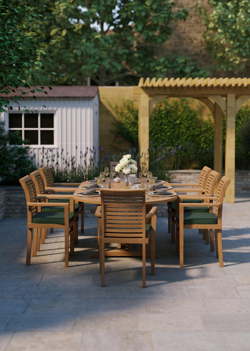 Teak tuinmeubilair ovaal 180-240cm uitschuifbare tafel (8 x Oxford stapelstoelen) inclusief kussens.